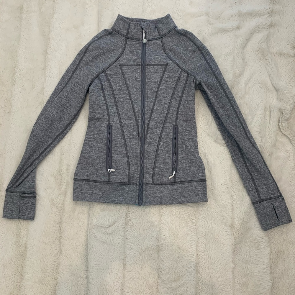 In ivivva gray zip up